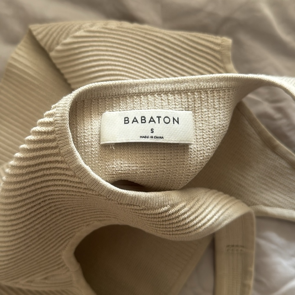 Aritzia Babaton crop top - Picture 3 of 3